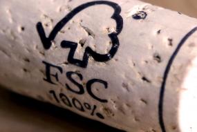 Sello FSC  sobre corcho de botella