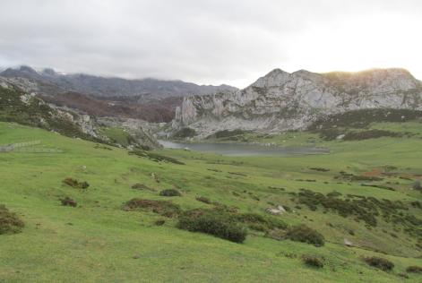 Cabecera de Cuenca y lago de montaña
