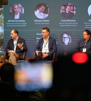 mesa redonda presume de bosques