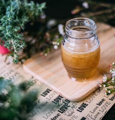 Miel, madera y plantas aromáticas